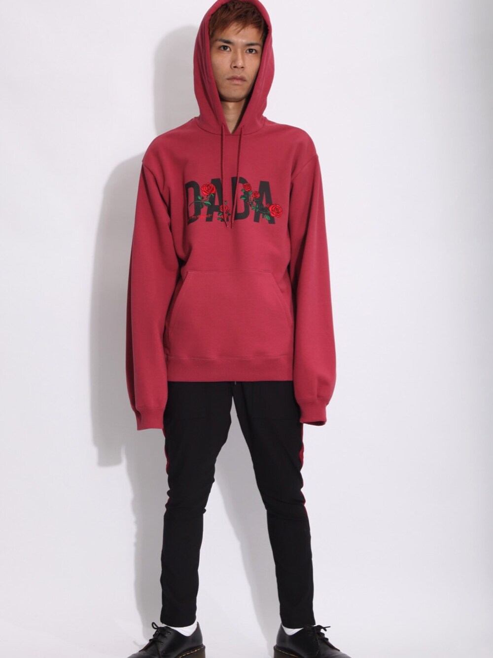 「MIDWEST、CHRISTIAN DADA、DIET BUTCHER SLIM SKIN、AW、2018、パーカー、パーカースタイル」｜「CHRISTIAN DADAのCHRISTIAN DADA “DADA Logo Rose Embroidered Signature”パーカー（パーカー、レッド系）」を使った、MIDWEST_ECさん（メンズ・174cm）の夏コーディネートの1枚目の写真