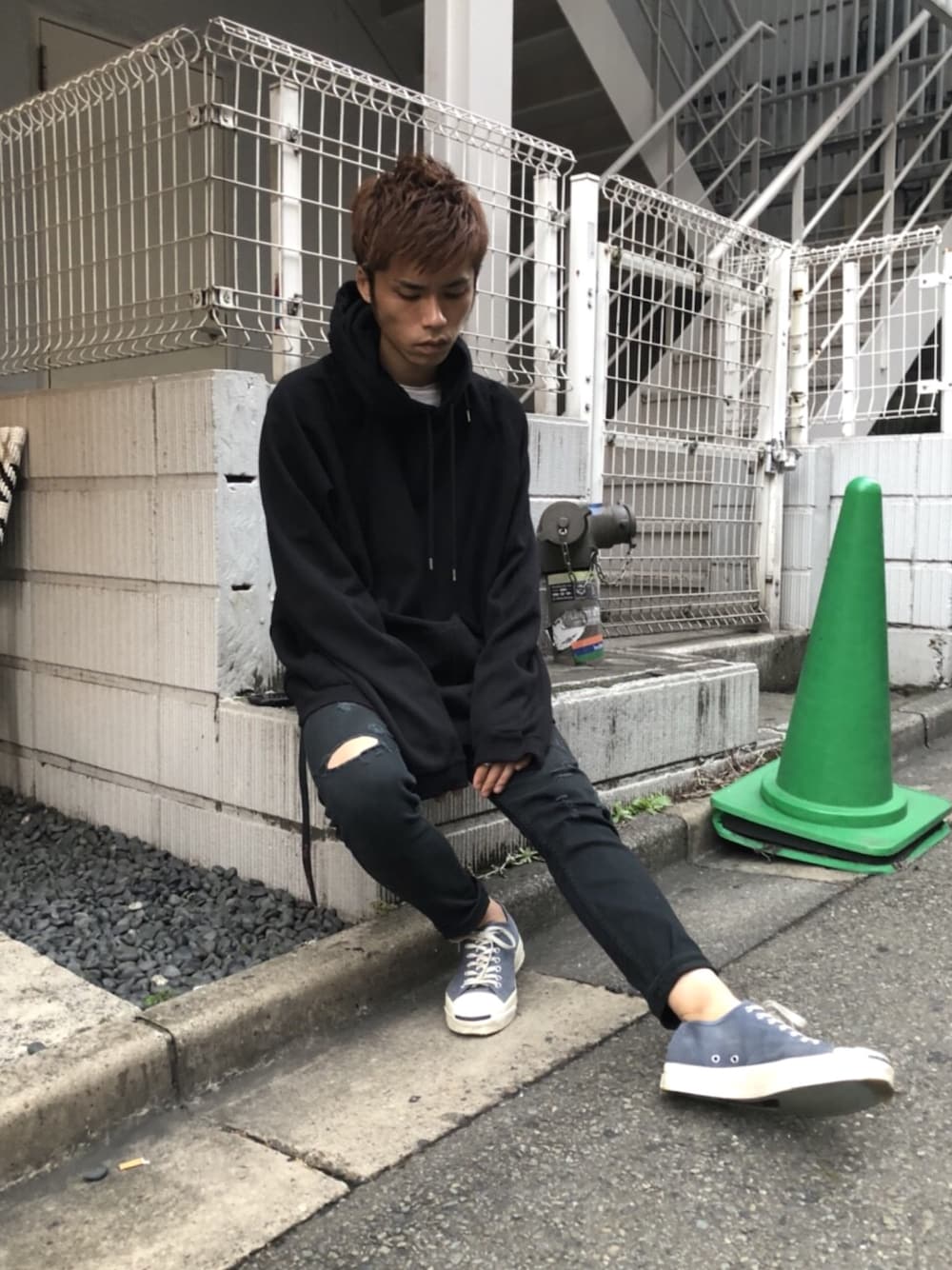 「モード、モノトーン、シック、MIDWEST、ootd、2018、AW、TAKAHIROMIYASHITA The SoloIst. 」｜「TAKAHIROMIYASHITATheSoloIst.のTAKAHIRO MIYASHITA TheSoloist. “oversized pullover freedom l/s”パーカー（パーカー、ブラック系）」を使った、MIDWEST_ECさん（メンズ・174cm）の夏コーディネートの1枚目の写真