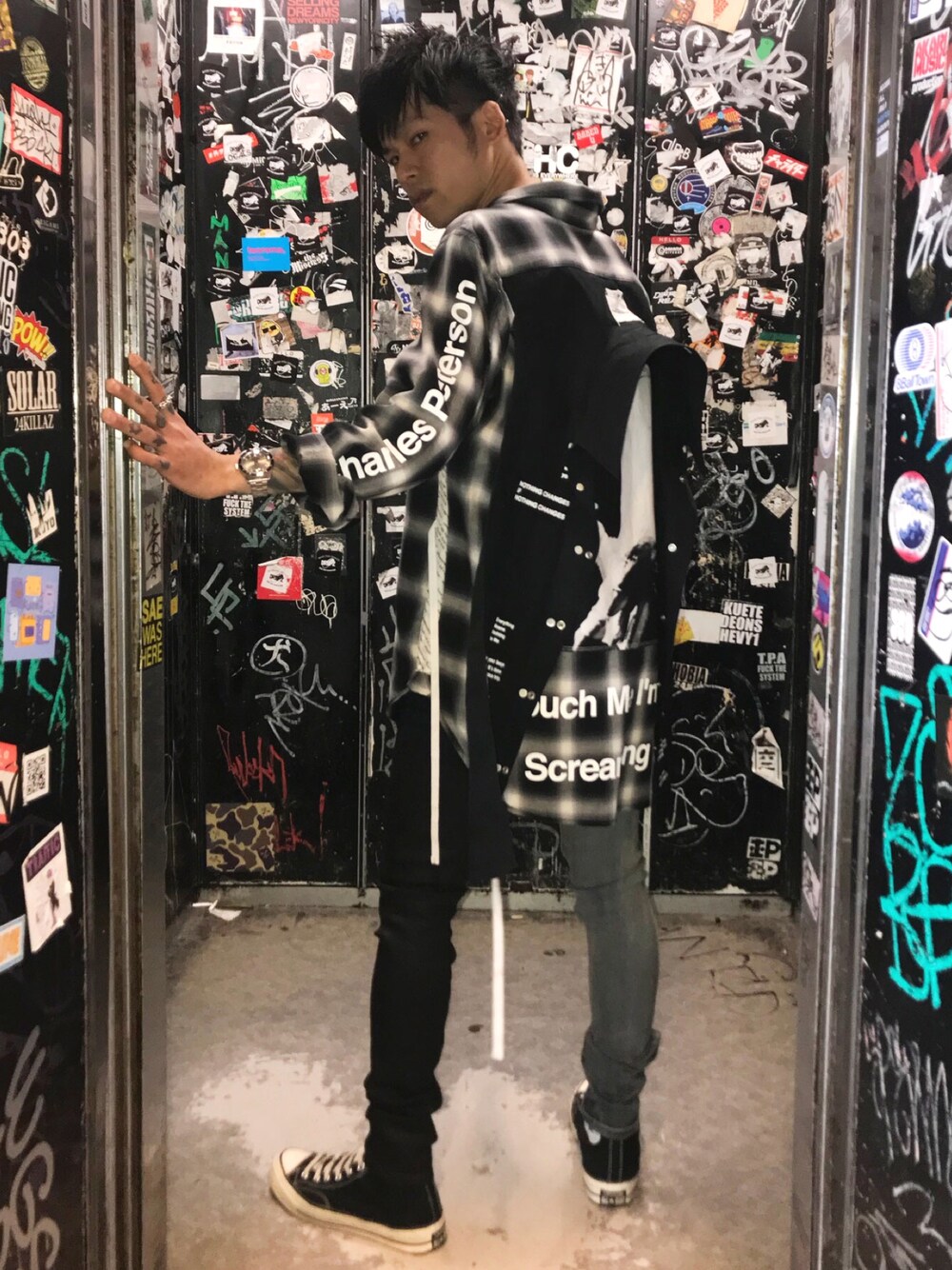 「TAKAHIROMIYASHITA The SoloIst. 、シャツスタイル、RICK OWENS、レイヤードスタイル、チェック、ootd、2019ss、MIDWEST、rock」｜「TAKAHIROMIYASHITATheSoloIst.のアイテム（シャツ/ブラウス、ブラック系）」を使った、MIDWEST_ECさん（メンズ・174cm）の春コーディネートの1枚目の写真