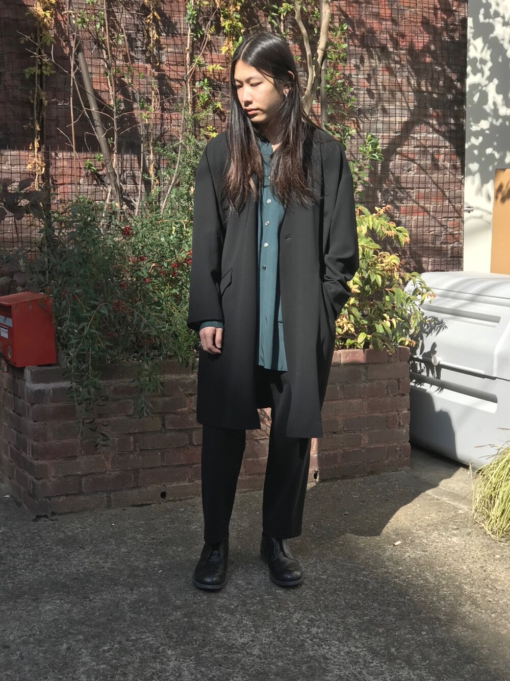 「春、ootd、モード、ゆるコーデ、きれいめカジュアル、ビッグシルエット、シャツスタイル、ブラック、スラックス、革靴」｜「DIET BUTCHERのDIET BUTCHER SLIM SKIN ウールノーカラーコート（その他アウター、ブラック系）」を使った、MIDWEST_ECさん（メンズ・173cm）の春コーディネートの1枚目の写真