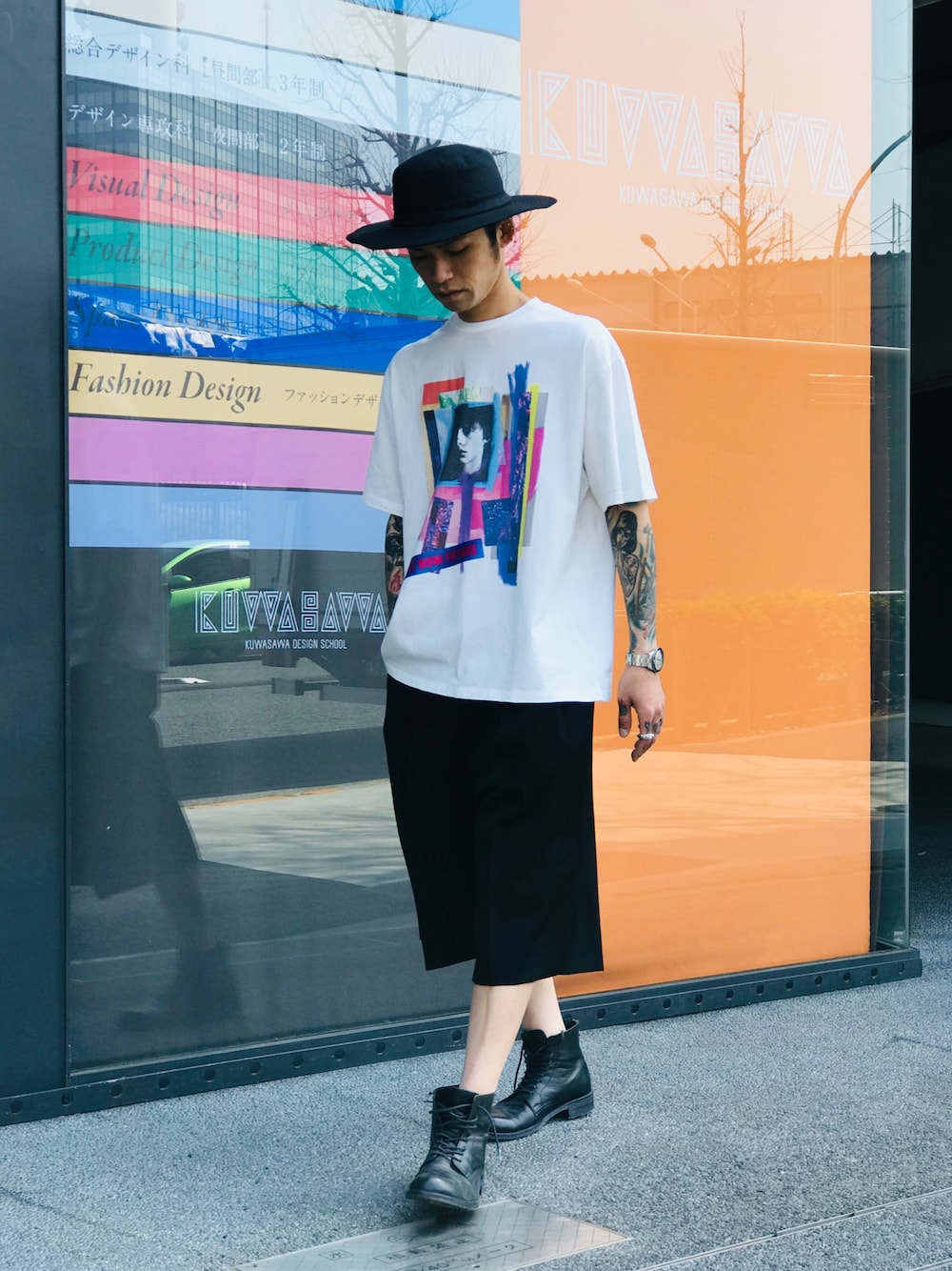 「ショートパンツ、MIDWEST、CHRISTIAN DADA、th、KIJIMA TAKAYUKI、PADRONE、はるコーデ、ootd、ゆるコーデ、Tシャツ」｜「CHRISTIAN DADAのCHRISTIAN DADA グラフィックプリントTシャツ（Tシャツ/カットソー、ホワイト系）」を使った、MIDWEST_ECさん（メンズ・174cm）の春コーディネートの1枚目の写真