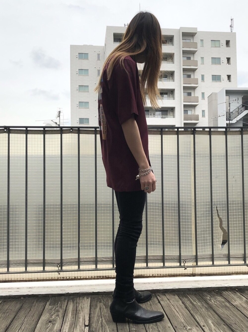 「春コーデ、開襟シャツ、黒スキニー、革靴、スキニーデニム、ootd、outfit、春、CHRISTIAN DADA、休日スタイル」｜「CHRISTIAN DADAのCHRISTIAN DADA グラフィックオープンカラーシャツ（シャツ/ブラウス、レッド系）」を使った、MIDWEST_ECさん（メンズ・173cm）の春コーディネートの1枚目の写真