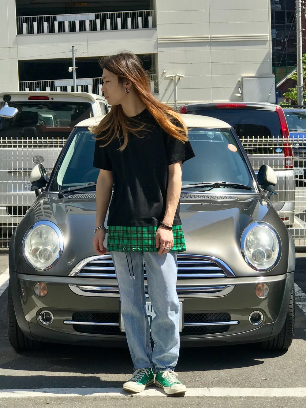 「スニーカー、ootd、夏コーデ、シンプルコーデ、大人カジュアル、はるコーデ、デニム、チェック、converse」｜「DISCOVEREDの■別注■DISCOVERED×MIDWEST レイヤードモッズカットソー（Tシャツ/カットソー、グリーン系）」を使った、MIDWEST_ECさん（メンズ・173cm）の春コーディネートの1枚目の写真