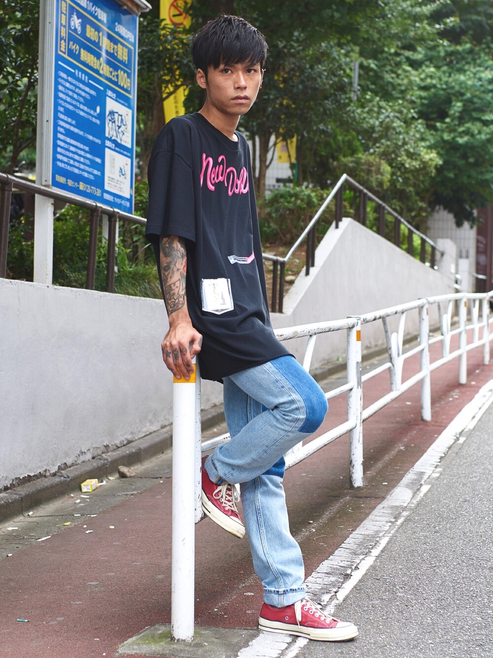 「DIET BUTCHER SLIM SKIN、トランプ、コンバース、Tシャツ、MIDWEST、デニム、ootd、夏コーデ」｜「DIET BUTCHERのDIET BUTCHER SLIM SKIN “New Doll”Tシャツ（Tシャツ/カットソー、ブラック系）」を使った、MIDWEST_ECさん（メンズ・173cm）の夏コーディネートの1枚目の写真