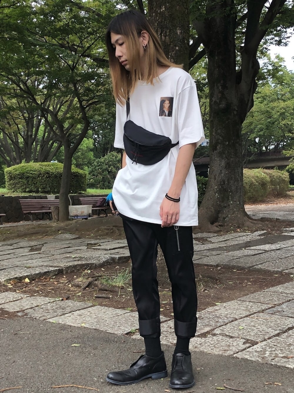 「シンプルコーデ、ボディバッグ、革靴、Tシャツ、パンツ、クロップドパンツ、DRESSEDUNDRSSED、ラフ、LIBERUM、ootd」｜「PADRONEの■別注■PADRONE×MIDWEST インステップゴアショートブーツ（ブーツ、ブラック系）」を使った、MIDWEST_ECさん（メンズ・173cm）の夏コーディネートの1枚目の写真