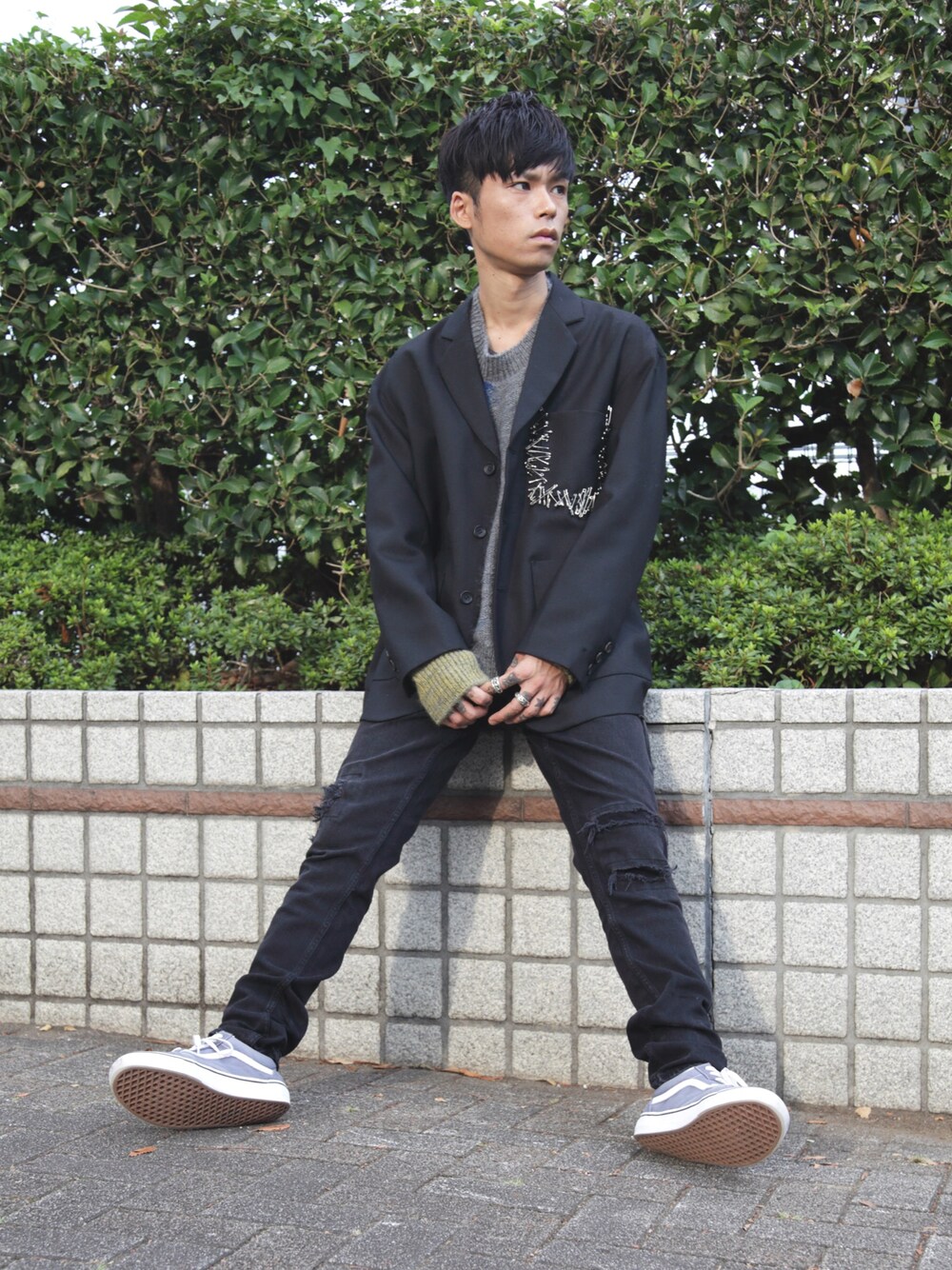 「DIET BUTCHER SLIM SKIN、ksubi、VANS、ジャケット、ニット、イベント、秋のコーデ、MIDWEST」｜「DIET BUTCHERのDIET BUTCHER SLIM SKIN ウールジャケット（ブルゾン、ブラック系）」を使った、MIDWEST_ECさん（メンズ・173cm）の秋コーディネートの1枚目の写真