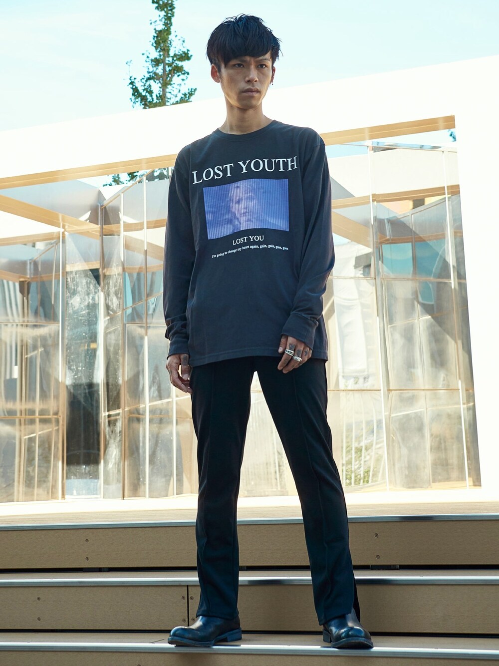 「MIDWEST、DISCOVERED、別注、スペシャル、ロンT、限定、ootd、2019AW、黒」｜「DISCOVEREDのアイテム（Tシャツ/カットソー、ブラック系）」を使った、MIDWEST_ECさん（メンズ・173cm）の秋コーディネートの1枚目の写真