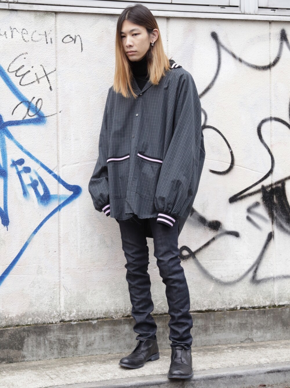 「秋コーデ、秋冬コーデ、秋、キレイめ、シャツスタイル、シンプル、ゆるコーデ、ootd、スキニーデニム、CHRISTIAN DADA」｜「CHRISTIAN DADAのCHRISTIAN DADA オーバーサイズチェックシャツ（シャツ/ブラウス、ブラック系）」を使った、MIDWEST_ECさん（メンズ・173cm）の秋コーディネートの1枚目の写真