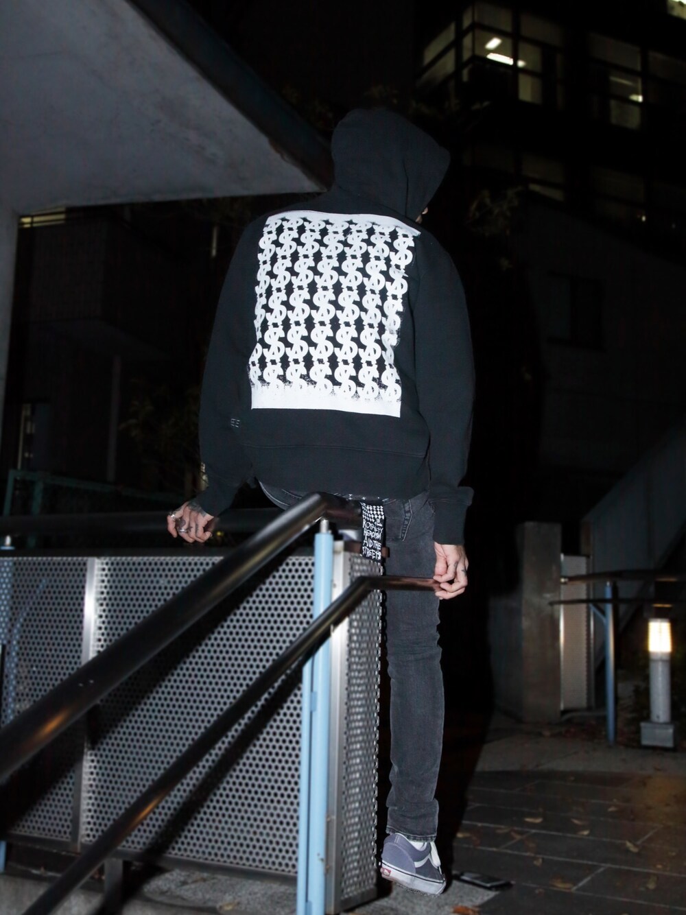 「ksubi、MIDWEST、VANS、ootd、ストリート、パーカー、黒、スキニーデニム、秋冬コーデ」｜「KSUBIのksubi “HI FLYER HOODKE”パーカー（パーカー、ブラック系）」を使った、MIDWEST_ECさん（メンズ・173cm）の冬コーディネートの1枚目の写真