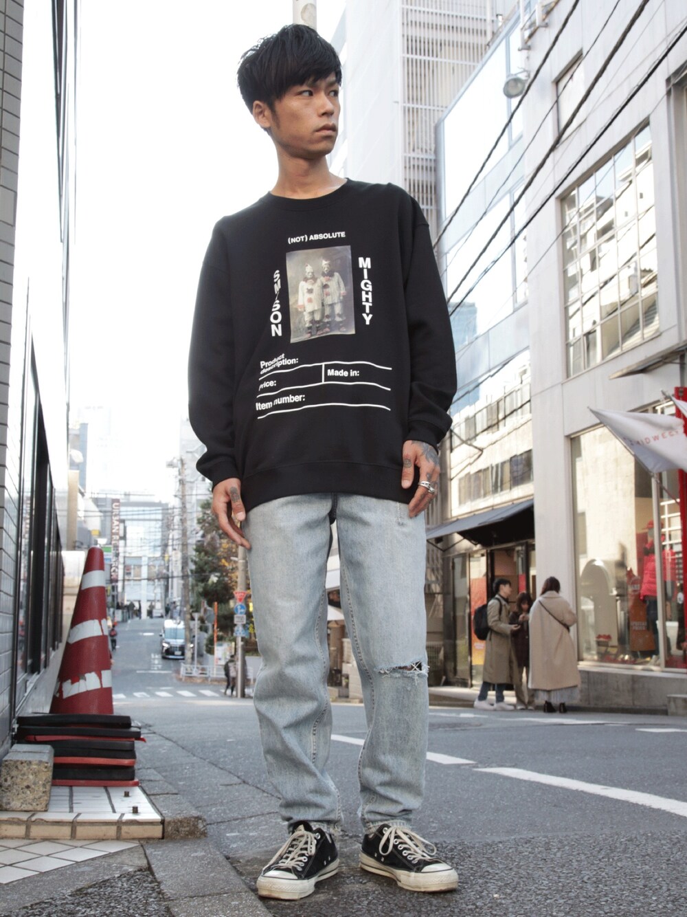 「DISCOVERED、MIDWEST、ksubi、スウェット、黒、年末WEAR感謝祭、デニム、ダメージデニムパンツ、ootd」｜「DISCOVEREDの■別注■DISCOVERED×MIDWEST EXCLUSIVE “TWINS” スウェット（スウェット、ブラック系）」を使った、MIDWEST_ECさん（メンズ・173cm）の冬コーディネートの1枚目の写真
