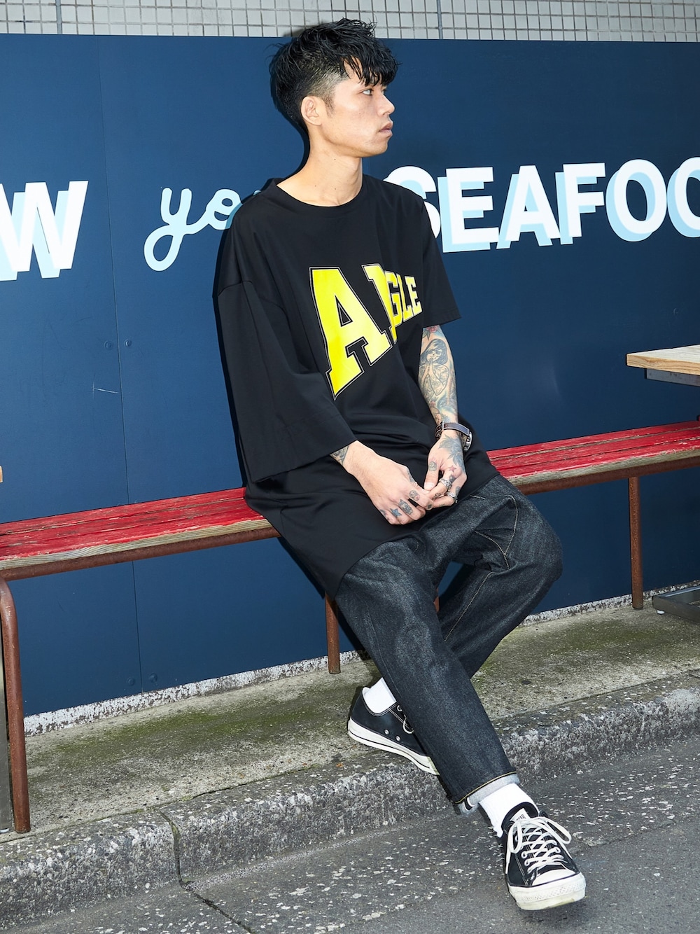 「ANREALAGE、Fumito GANRYU、MIDWEST、コンバース、ハミルトン、ootd、2020、夏コーデ、デニム」｜「ANREALAGEのANREALAGE “SIDE ANGLE” プリントTシャツ（Tシャツ/カットソー、ブラック系）」を使った、MIDWEST_ECさん（メンズ・173cm）の春コーディネートの1枚目の写真