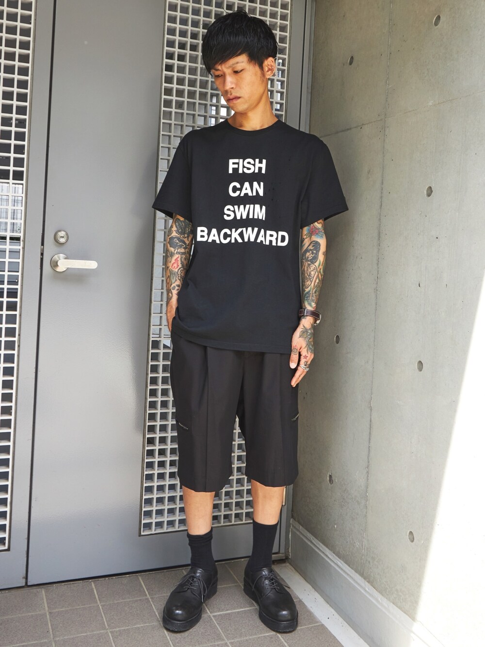 「DIET BUTCHER SLIM SKIN、MIDWEST、PADRONE、yoshio kubo、ショートパンツ、黒、ブラック、ootd」｜「yoshiokuboのyoshiokubo “ROUND NECK T FISH CAN SWIM BACKWARD”Tシャツ（Tシャツ/カットソー、ホワイト系）」を使った、MIDWEST_ECさん（メンズ・173cm）の夏コーディネートの1枚目の写真