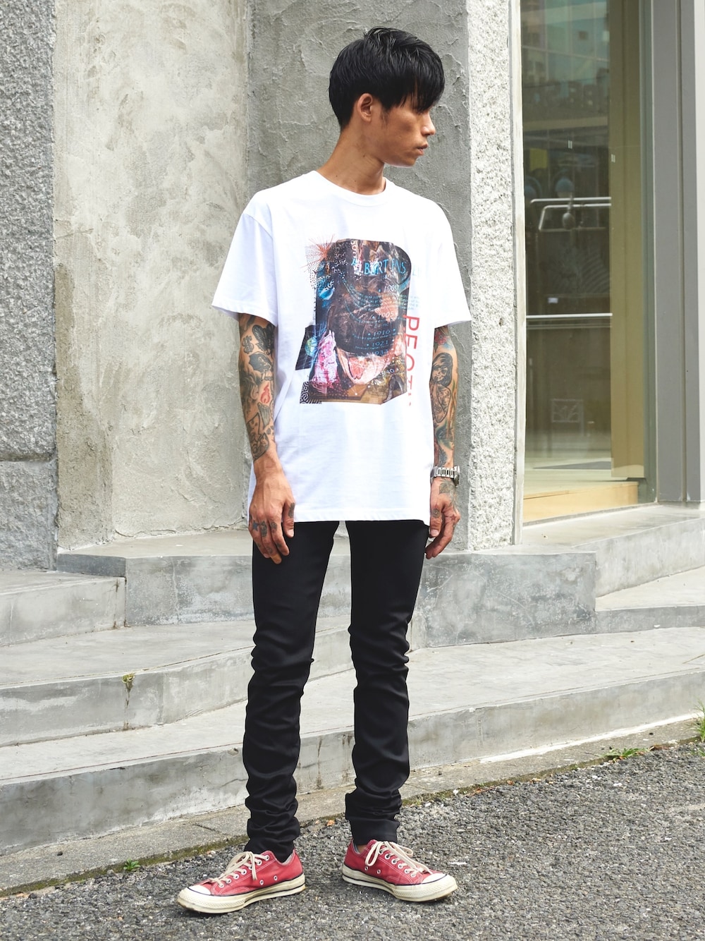 「JOHN LAWRENCE SULLIVAN、P.E.O.T.W AG、2020AW、ootd、MIDWEST、コンバース、Tシャツ、スキニーデニム、黒」｜「P.E.O.T.W AGのP.E.O.T.W AG  “Albert”Tシャツ（Tシャツ/カットソー、ホワイト系）」を使った、MIDWEST_ECさん（メンズ・174cm）の夏コーディネートの1枚目の写真