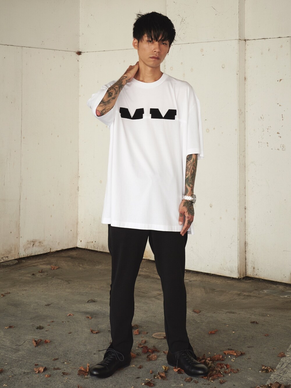 「Maison Martin Margiela、2020AW、Tシャツ、ootd、MIDWEST、シック、PADRONE、Maison Margiela」｜「Maison MargielaのMaison Margiela マココットンジャージーTシャツ（Tシャツ/カットソー、ホワイト系）」を使った、MIDWEST_ECさん（メンズ・173cm）の夏コーディネートの1枚目の写真
