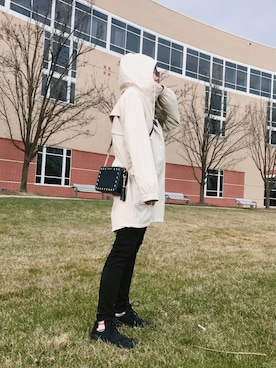 「PUMA」｜「アイテム（マウンテンパーカー）」を使った、Iris Lauさん（レディース・160cm）の春コーディネート