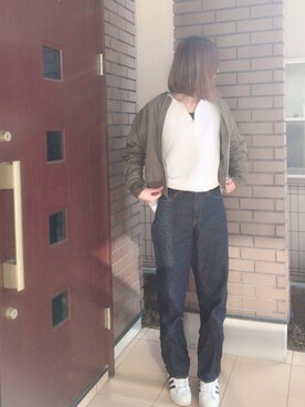 「UNIQLO（ユニクロ）のハイライズワイドストレートジーンズ（デニムパンツ）」を使った、cononaさん（レディース・173cm）の春コーディネート