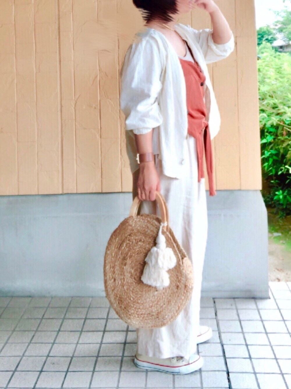 「ベージュ、ワントーンコーデ、シンプル、カジュアル、夏、オトナカジュアル、リネン、低身長、ナチュラル、ママファッション」｜「PLUIEのアイテム（チョーカー、ゴールド系）」を使った、MINI*さん（レディース・148cm）の夏コーディネートの1枚目の写真