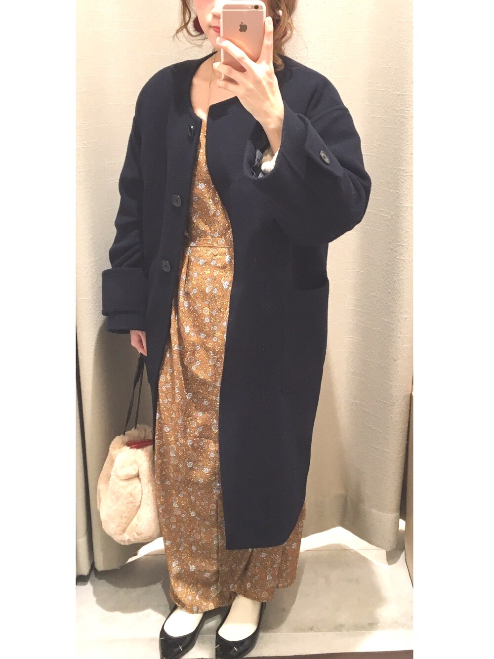 「休日スタイル、おしゃれさんと繋がりたい、冬コーデ、GU、ファー、花柄ワンピース」｜「Spick & Spanの*≪WEB限定≫モッサノーカラーコート◆（その他アウター、ブルー系）」を使った、kさん（レディース・150cm）の冬コーディネートの1枚目の写真