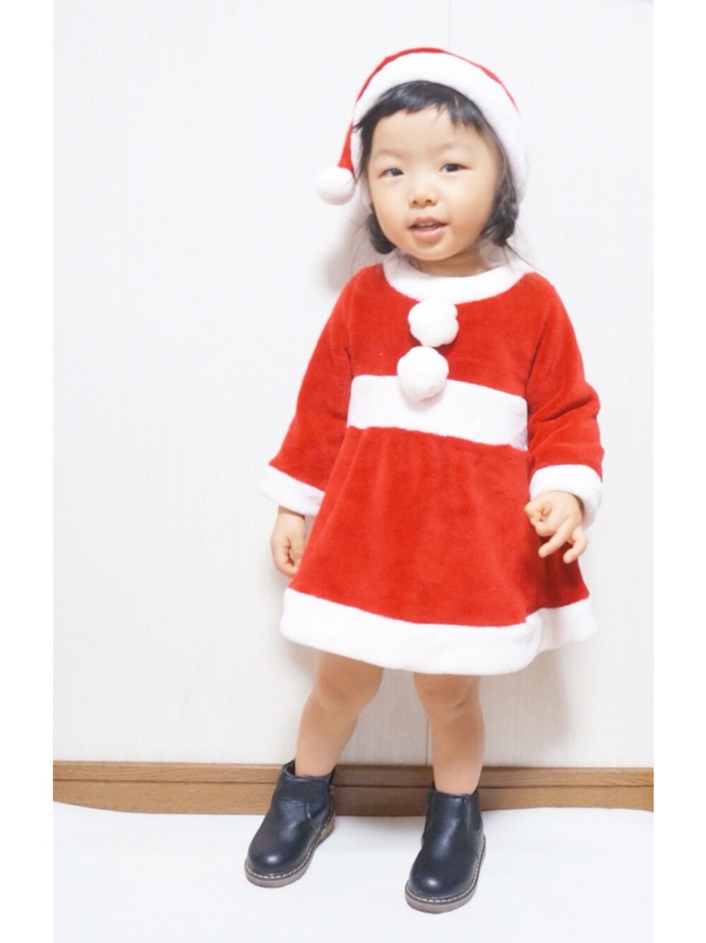 「キッズコーデ、キッズファッション、キッズコスプレ、サンタコスプレ、クリスマスコーデ、サンタクロース、おんなのこ、メリークリスマス」｜「しまむらのアイテム（ワンピース、レッド系）」を使った、ayaka...rinkaさん（キッズ・80cm）の冬コーディネートの1枚目の写真
