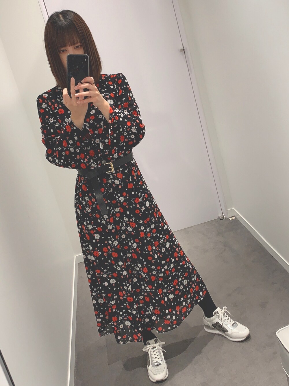 「MichaelKors、大人コーデ、ワンピース、おしゃれさんと繋がりたい、ファッションの力を信じよう、花柄」｜「MICHAEL KORSのアイテム（ワンピース/ドレス、ブラック系）」を使った、miwさん（レディース・160cm）の夏コーディネートの1枚目の写真