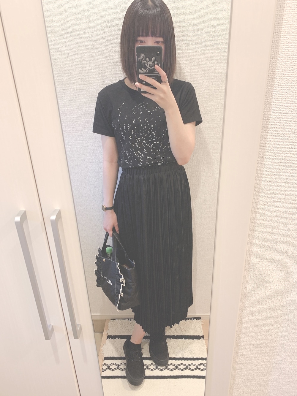 「黒、シンプル、きれいめカジュアル、おしゃれさんと繋がりたい、ロングスカート、Tシャツ、グラニフ、ハニーズ」｜「Design Tshirts Store graniphのアイテム（Tシャツ/カットソー、ブラック系）」を使った、miwさん（レディース・160cm）の夏コーディネートの1枚目の写真
