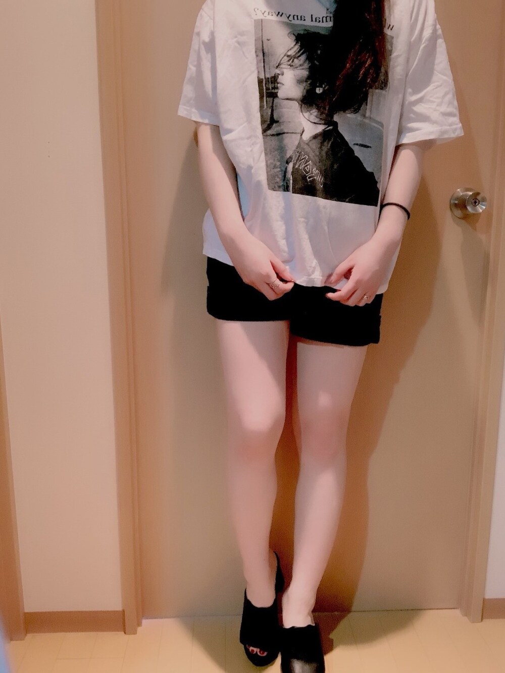 「お洒落さんとつながりたい、プチプラ、シンプル、シンプルコーデ、春夏コーデ、カジュアル、白Tシャツ、低身長コーデ、おうちファッション」｜「H&Mのアイテム（Tシャツ/カットソー、ホワイト系）」を使った、ゆーちゃさん（レディース・156cm）の春コーディネートの1枚目の写真
