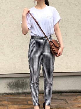 「GU（ジーユー）のストレッチテーパードパンツ(ギンガム)（パンツ、ブラック系）」を使った、momoさん（レディース・159cm）の夏コーディネート
