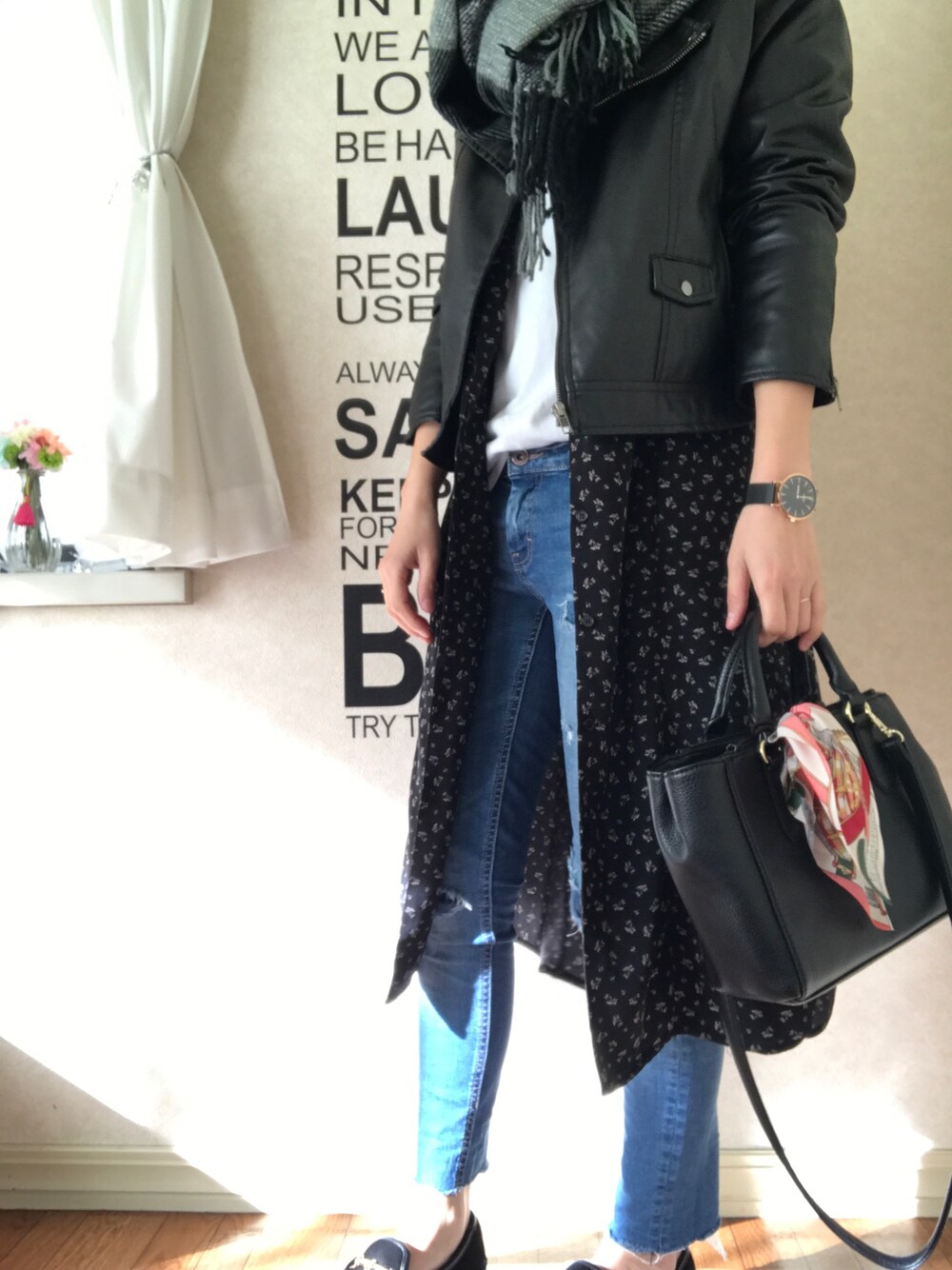 「ローリーズファーム(LOWRYS FARM)、ZARA、LOWRYS FARM、ワンピース×デニム、ライダース」｜「LOWRYS FARMのＦＷ　ＦＬライダース　727820 （ライダースジャケット、ブラック系）」を使った、p.birdさん（レディース・160cm）の冬コーディネートの1枚目の写真