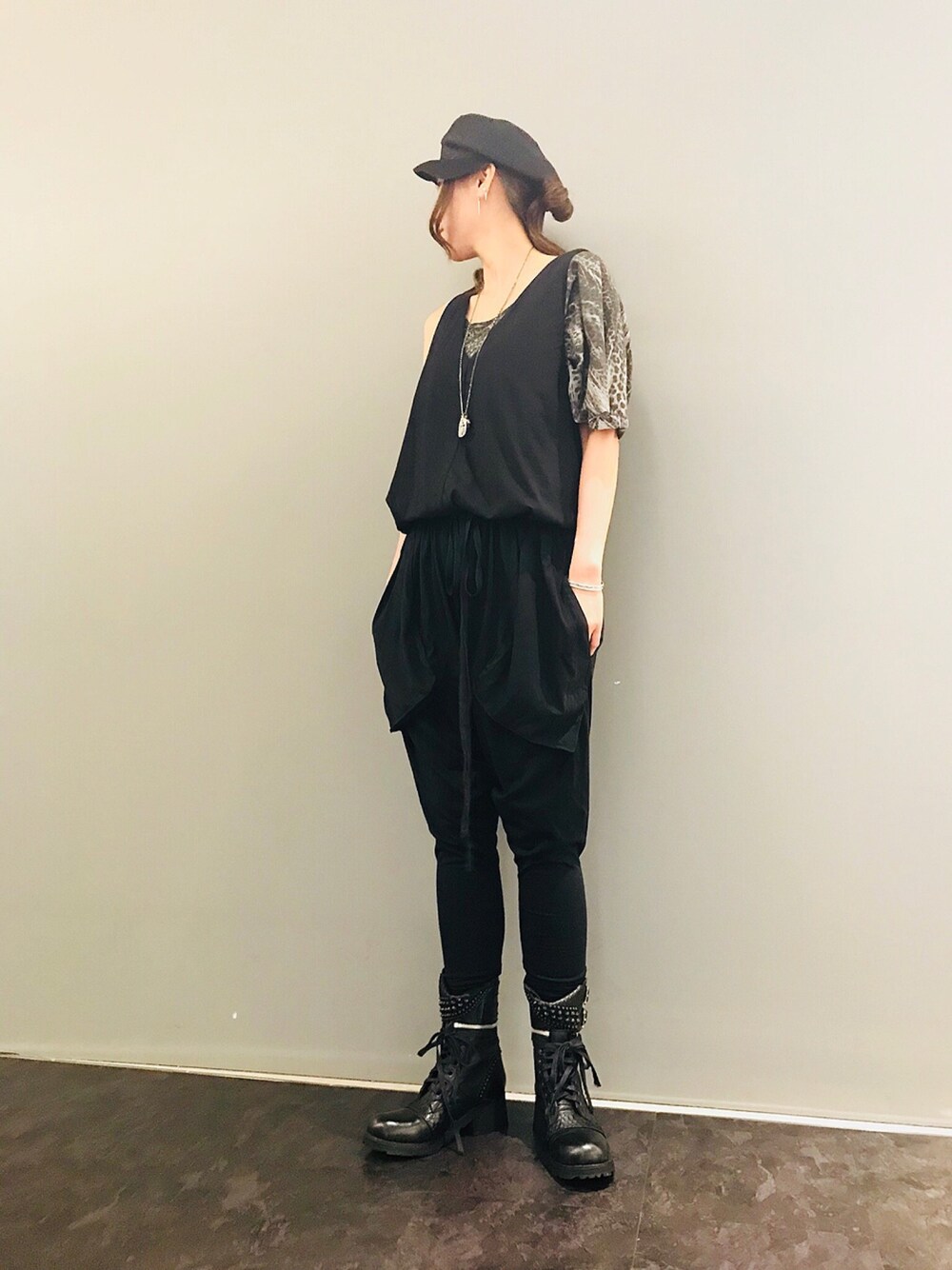 「シンプルコーデ、パンツスタイル、オールブラック、オールインワン、オトナカジュアル、ラクチンコーデ、サルエルパンツ、CATORCE、KMRii、ROYAL FLASH」｜「gundaの【SS2018】gunda＜ガンダ ＞BULLET NECKLACE/B [ バレット ネックレス/B]（ネックレス、その他）」を使った、kazuyoさん（レディース・165cm）の夏コーディネートの1枚目の写真