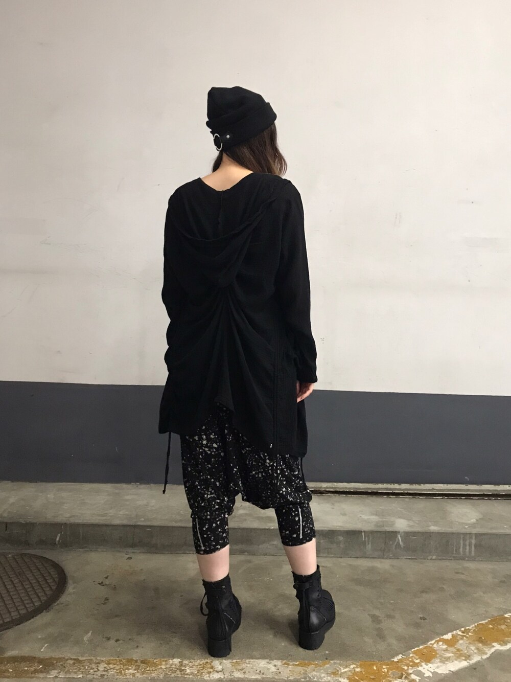 「カジュアルコーデ、大人カジュアル、オトナ女子、カーディガン、サルエルパンツ、メンズライク、KMRii、KMRii   ブーツ、ROYAL FLASH、ROYAL FLASH ueno」｜「KMRiiのKMRii/ケムリ/HdShiringGauze CD/LS/シャーリングガーゼカーディガン（カーディガン/ボレロ、ブラック系）」を使った、kazuyoさん（レディース・165cm）の夏コーディネートの1枚目の写真