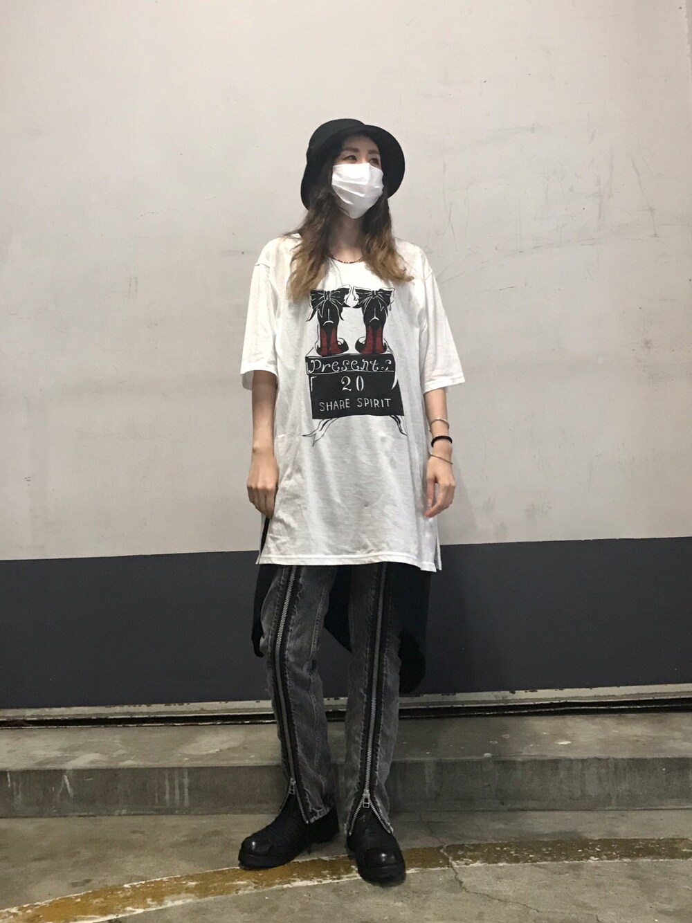 「大人カジュアル、ラフ、オトナカジュアル、オーバーサイズ、ビッグシルエット、SHARE SPIRIT、ROYAL FLASH、楽チンコーデ、KMRii、KMRii   ブーツ」｜「SHARE SPIRITのアイテム（Tシャツ/カットソー、ホワイト系）」を使った、kazuyoさん（レディース・165cm）の秋コーディネートの1枚目の写真