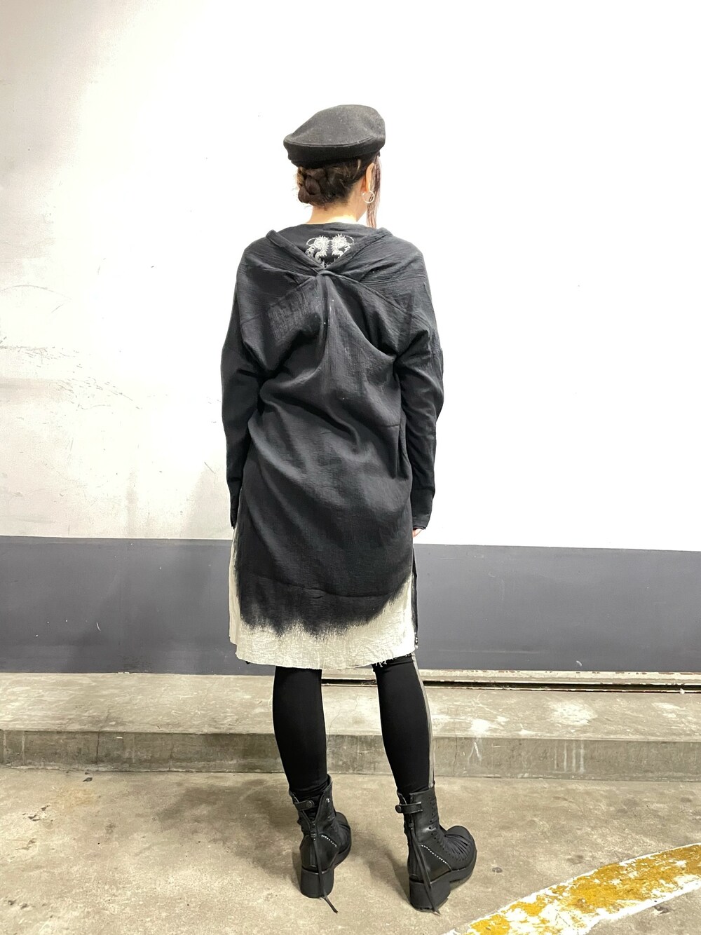 「カジュアルコーデ、オトナ女子、レイヤードスタイル、シャツスタイル、KMRii、ROYAL FLASH、ブラック、黒、オールブラック、レギンス」｜「KMRiiの【別注】KMRii/ケムリ/DISCHAGE KIMONO SH（シャツ/ブラウス、ブラック系）」を使った、kazuyoさん（レディース・165cm）の冬コーディネートの1枚目の写真