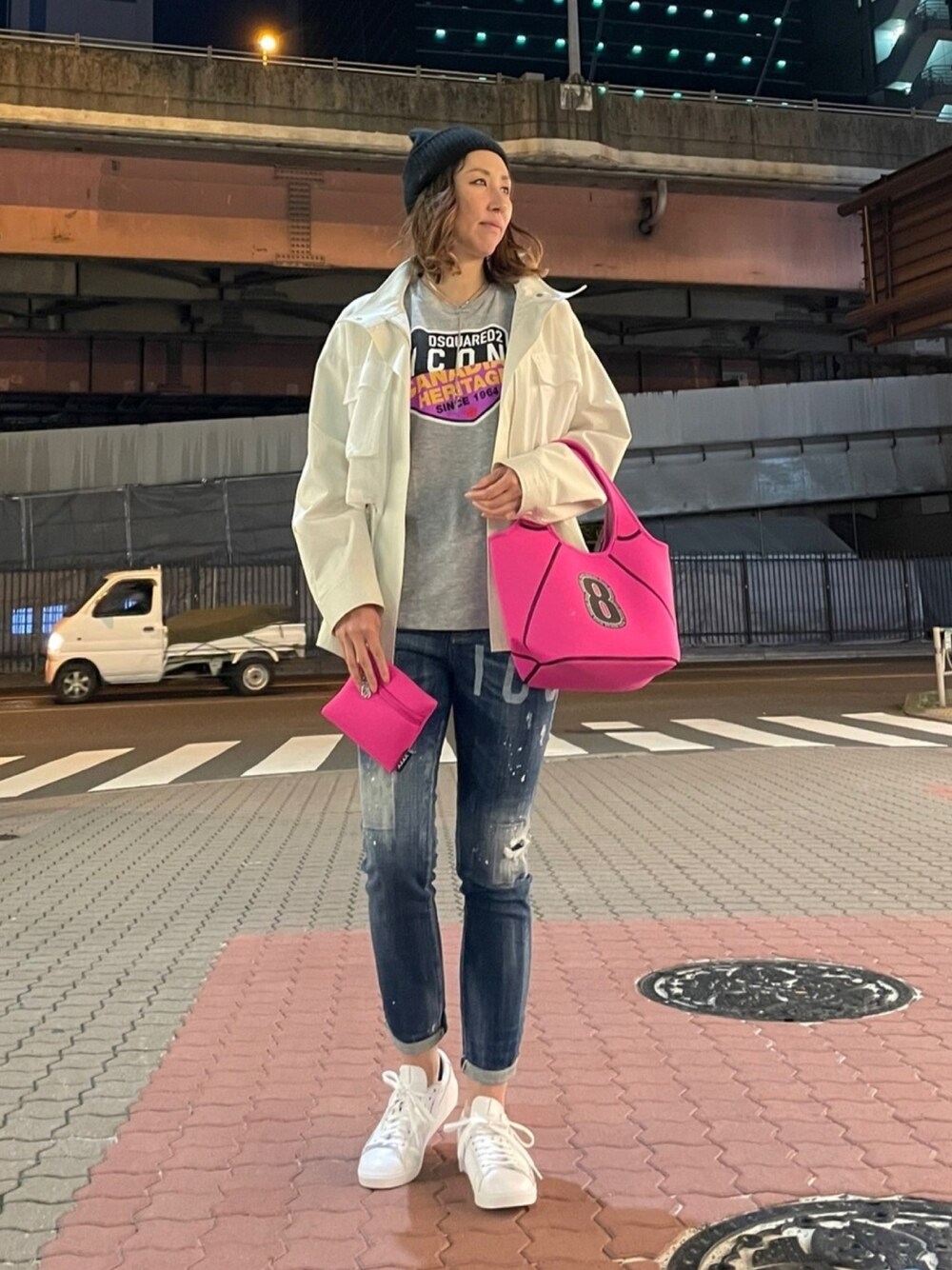 「大人カジュアル、カジュアルコーデ、リラックススタイル、オトナ女子、デニム、ディースクエアード(Dsquared2)、DSQUARED2、ROYAL FLASH、muta、オトナカジュアル」｜「DSQUARED2のアイテム（Tシャツ/カットソー、グレー系）」を使った、kazuyoさん（レディース・165cm）の春コーディネートの1枚目の写真