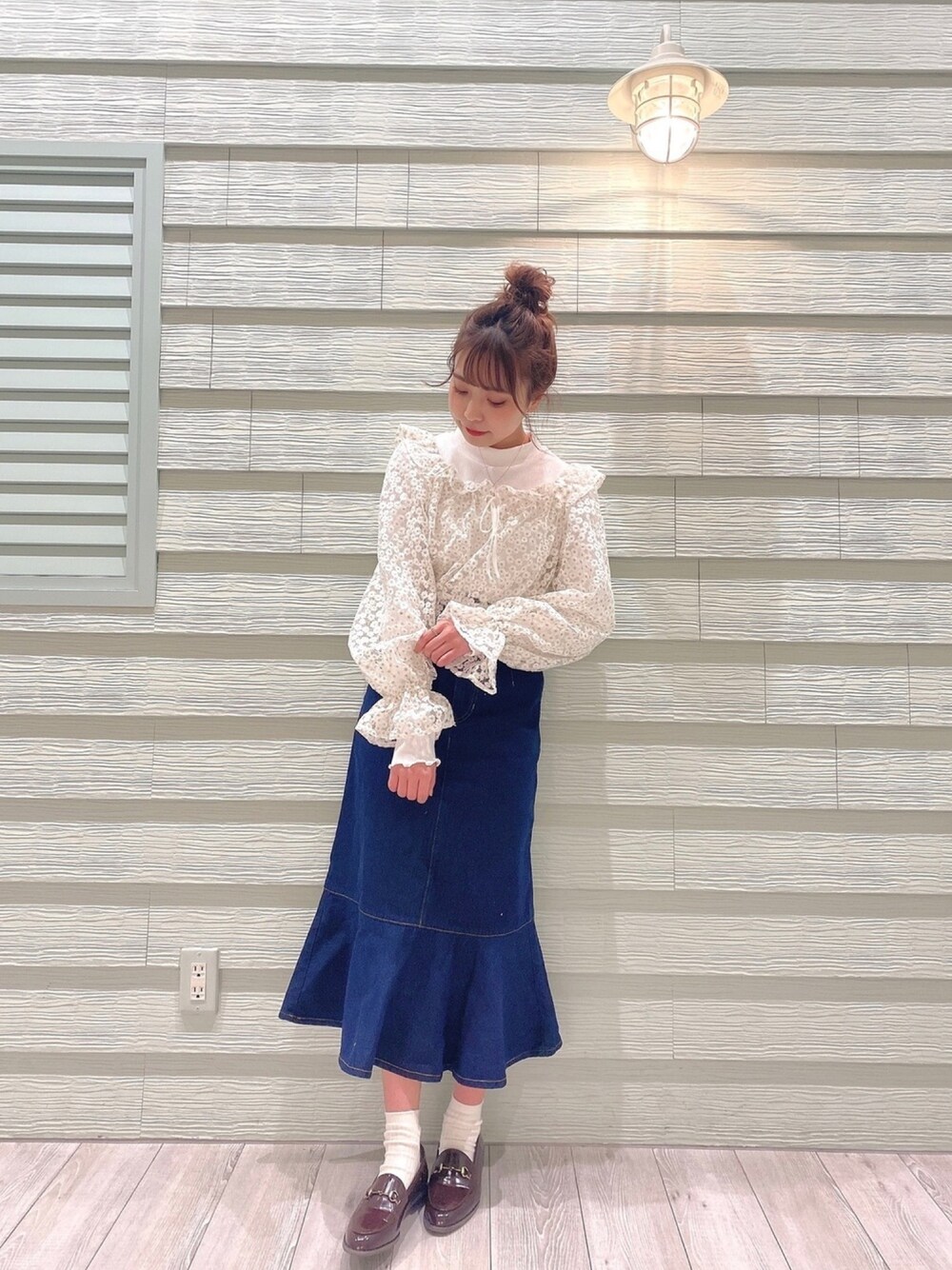 「マーガレット、春コーデ、one after another NICE CLAUP、低身長」｜「one after another NICE CLAUPのマーガレット刺繍オーガンブラウスセット（シャツ/ブラウス、ホワイト系）」を使った、minoriさん（レディース・153cm）の冬コーディネートの1枚目の写真