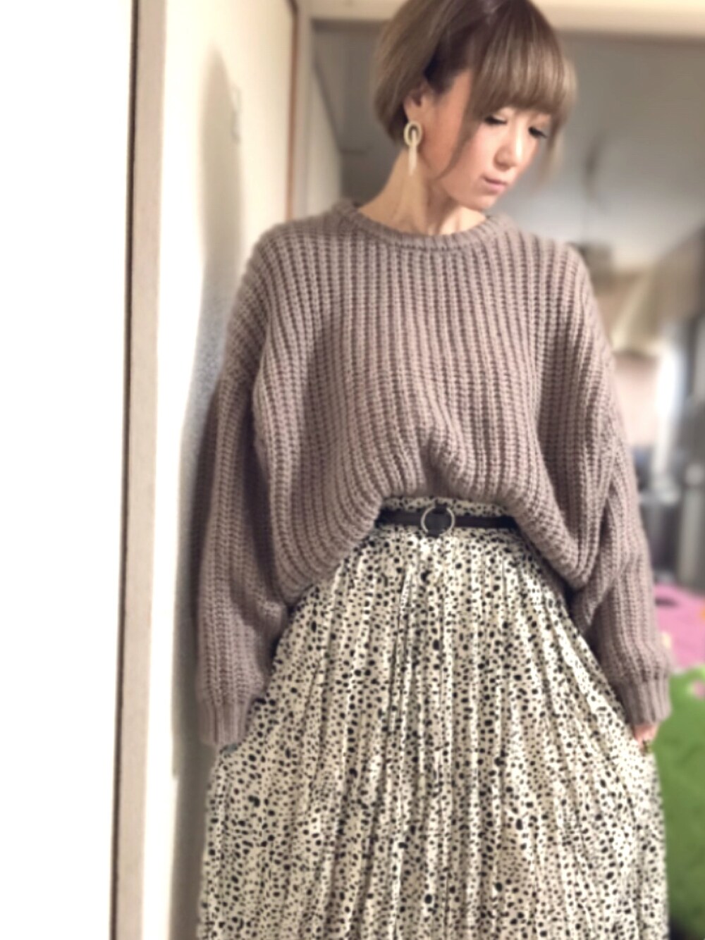 「ゆるニット、冬コーデ、ダルメシアン柄スカート、ボリュームピアス、お洒落さんとつながりたい、ママコーデ、ショートヘア」｜「one after another NICE CLAUPの畦編みニットプルオーバー（ニット/セーター、ブラウン系）」を使った、kakihana  さん（レディース・165cm）の冬コーディネートの1枚目の写真