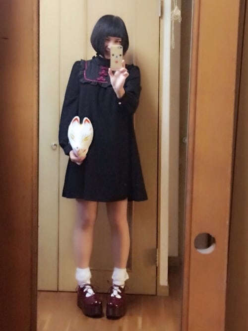 #5 重めカラーは肌見せで抜け感を