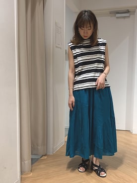 スカートを使った「ターコイズブルー」の人気ファッション