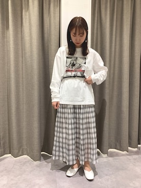 「E hyphen world gallery（イーハイフンワールドギャラリー）のアイテム（スカート）」を使った、REINAさん（レディース・162cm）の春コーディネート
