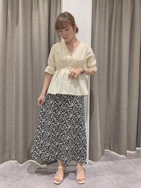 「E hyphen world gallery（イーハイフンワールドギャラリー）のアイテム（シャツ/ブラウス）」を使った、REINAさん（レディース・162cm）の夏コーディネート