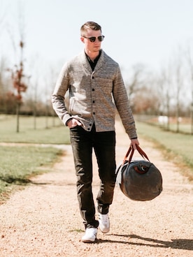 「Perry Ellis（ペリーエリス）のアイテム」を使った、Matt Hartmanさん（メンズ・185cm）の春コーディネート