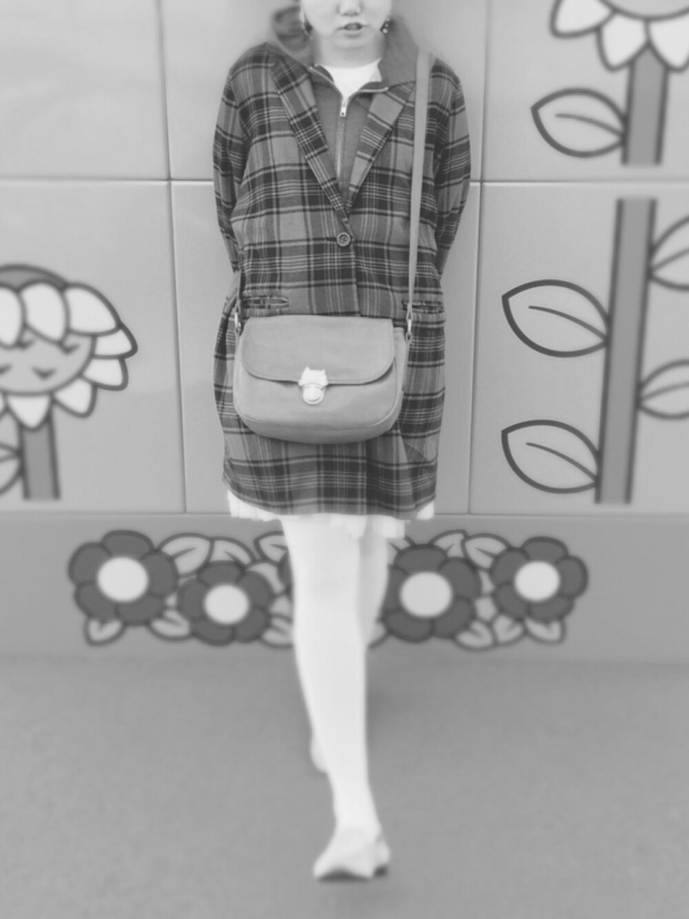 「TSUMORI CHISATOのアイテム（ショルダーバッグ、ブラウン系）」を使った、青いイヌさん（レディース・154cm）の春コーディネートの1枚目の写真
