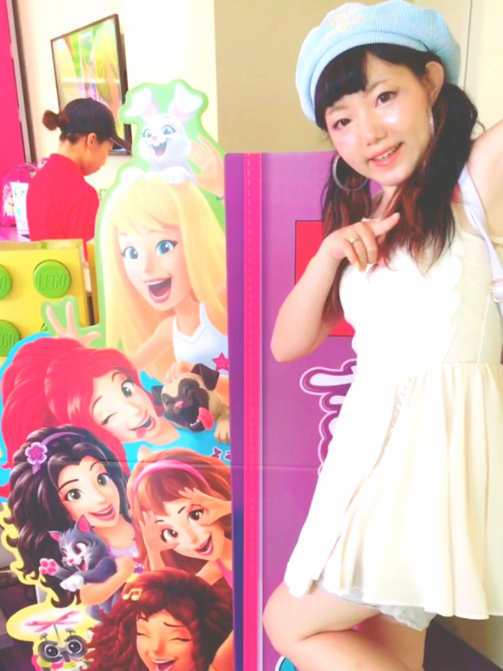 「レゴランド」｜「SNIDELのアイテム（タンクトップ、ホワイト系）」を使った、青いイヌさん（レディース・154cm）の夏コーディネートの1枚目の写真