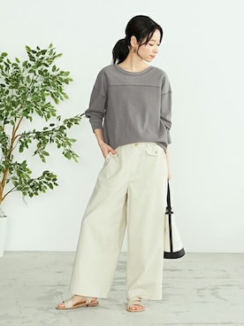 「ONIGIRI（オニギリ）のアイテム（パンツ）」を使った、COMME CA ISM OFFICIALさん（レディース・162cm）の春コーディネート