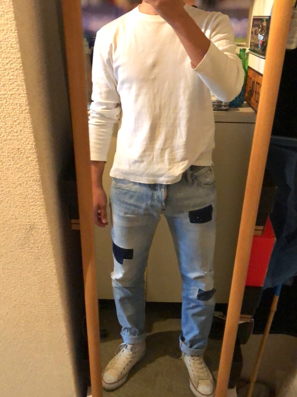 「おしゃれさんと繋がりたい、今日ちょっと寒い、ロンティー、シンプル、パッチワークデニム、オールスター、白T、夏、玄関」｜「DSQUARED2のアイテム（デニムパンツ、ブルー系）」を使った、たくまールさん（メンズ・170cm）の夏コーディネートの1枚目の写真