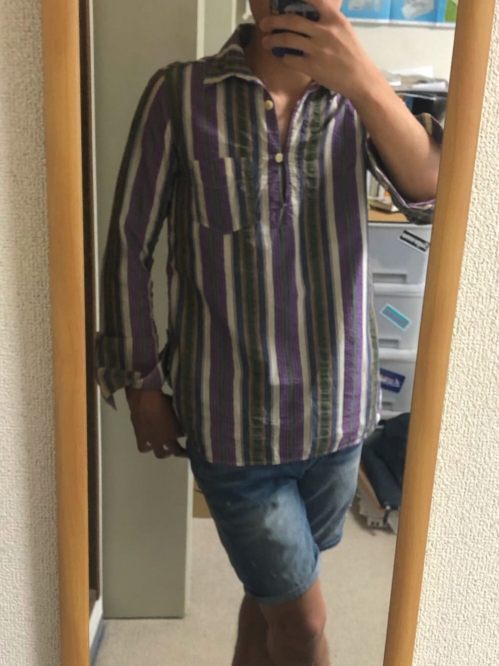 「シャツ、夏コーデ、おしゃれさんと繋がりたい、民族柄、ビーサン、ストライプ、足クロス」｜「REMI RELIEFのアイテム（シャツ/ブラウス、パープル系）」を使った、たくまールさん（メンズ・173cm）の夏コーディネートの1枚目の写真