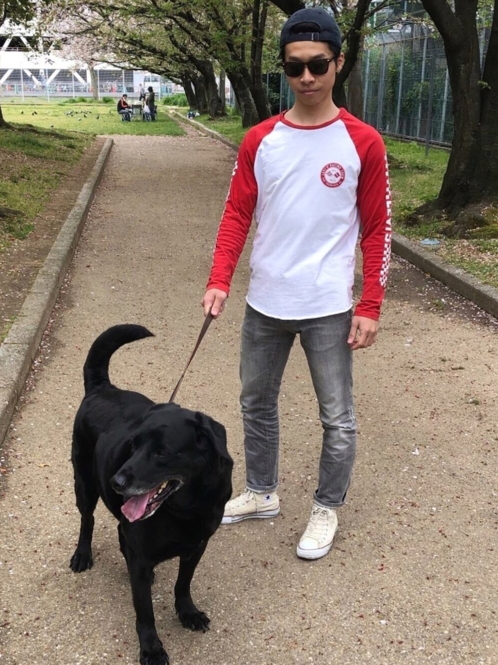 「お洒落さんとつながりたい、春コーデ、自粛、リラックススタイル、散歩、犬」｜「ねこのアイテム（その他、ブラック系）」を使った、たくまールさん（メンズ・173cm）の春コーディネートの1枚目の写真