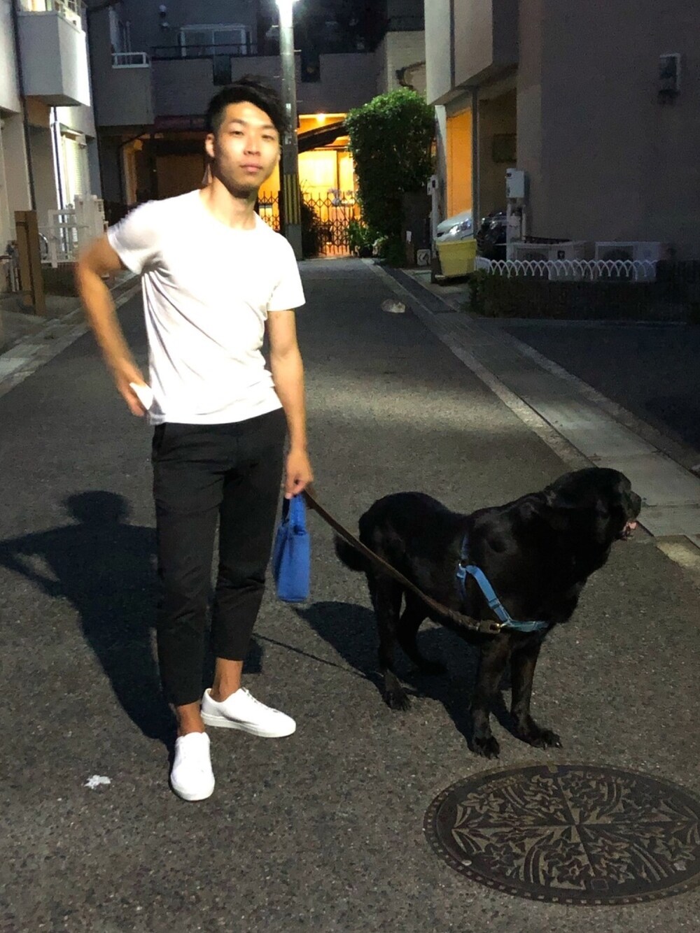 「大人カジュアル、お洒落さんとつながりたい、今日のコーデ、Tシャツ、きれいめカジュアル、さんぽ、スニーカー、実はスリーショット、夏コーデ」｜「TOD’SのTOD'S Sneakers（スニーカー、ホワイト系）」を使った、たくまールさん（メンズ・172cm）の夏コーディネートの1枚目の写真