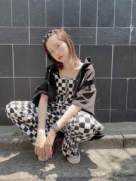 「アイテム（つなぎ/オールインワン）」を使った、服部 天音さん（レディース・157cm）の春コーディネート