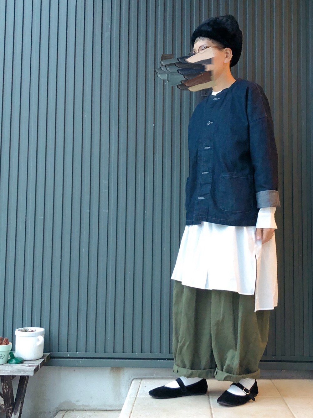 「アトリエジャケット、サーカスパンツ、harvesty、今日のコーデ、レイヤードスタイル、studio clip、ストラップシューズ」｜「studio CLIPのファー付きリバーシブルニットワッチ（ニットキャップ/ビーニー、ブラウン系）」を使った、coccon◡̈*さん（レディース・157cm）の秋コーディネートの1枚目の写真