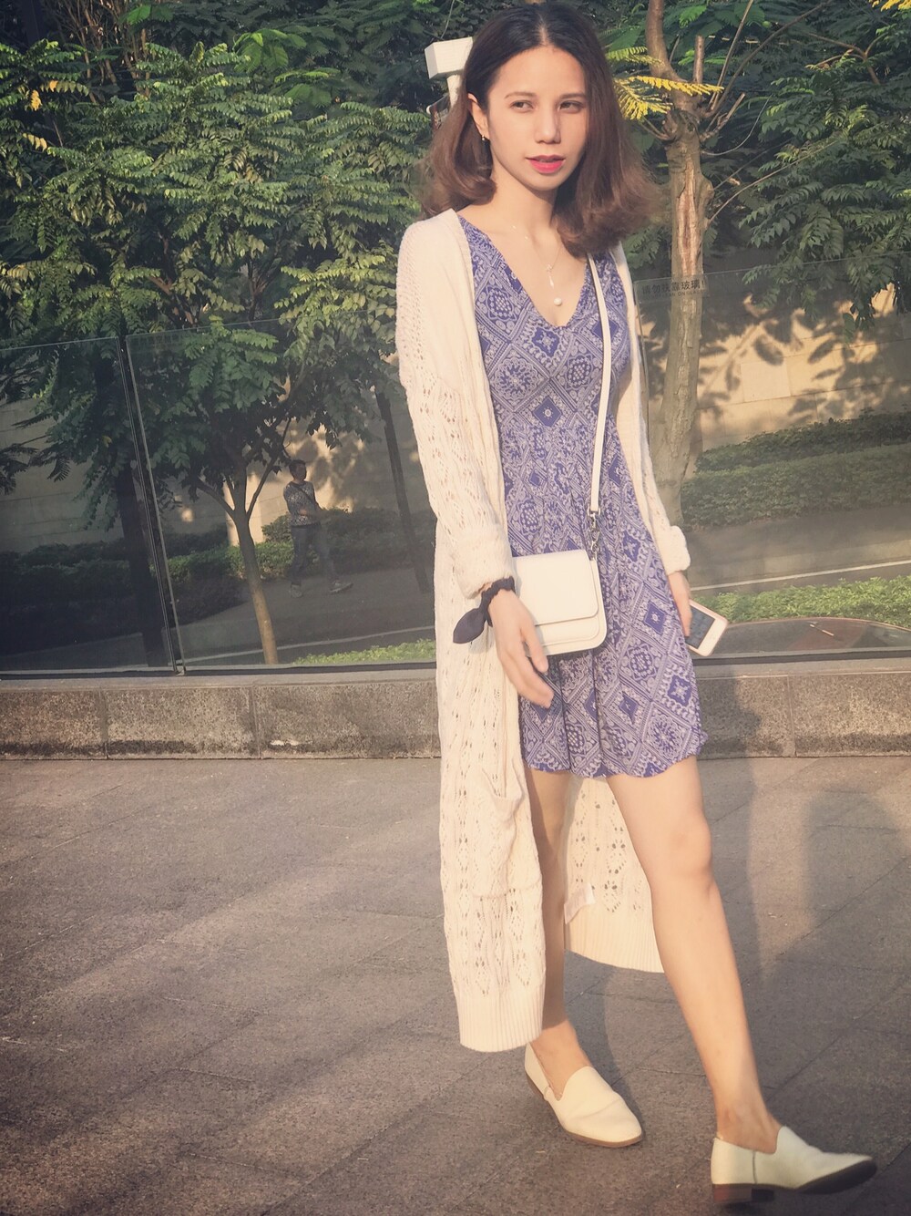 「秋のコーデ、冬、Kimchi & Blue、CHARLES＆KEITH、blue、casual、outfit、大人カジュアル」｜「Kimchi Blueのアイテム（ピーコート、ベージュ系）」を使った、Móさん（レディース・162cm）の秋コーディネートの1枚目の写真